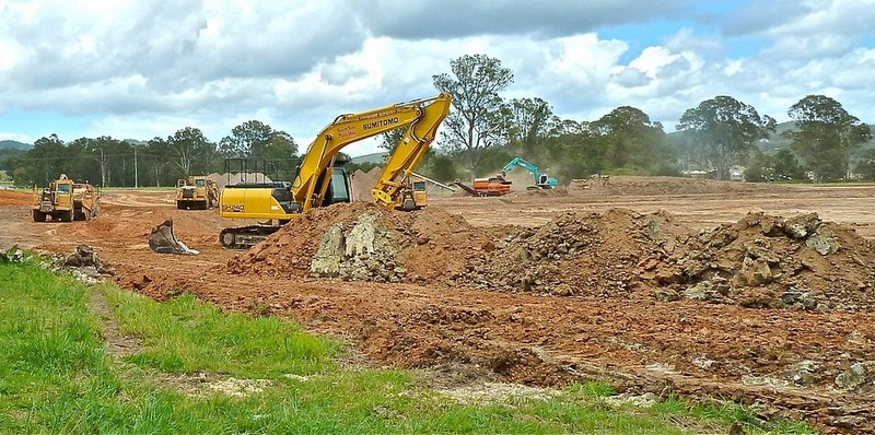 Land-Clearing-Menggunakan-Bulldozer
